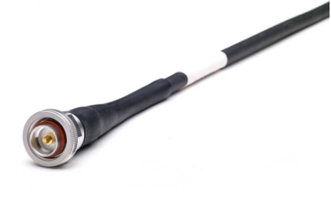 MegaPhase Survivor? 加固型電纜,頻率可達 40 GHz MegaPhase Survivor? 加固型電纜,頻率可達 40 GHz